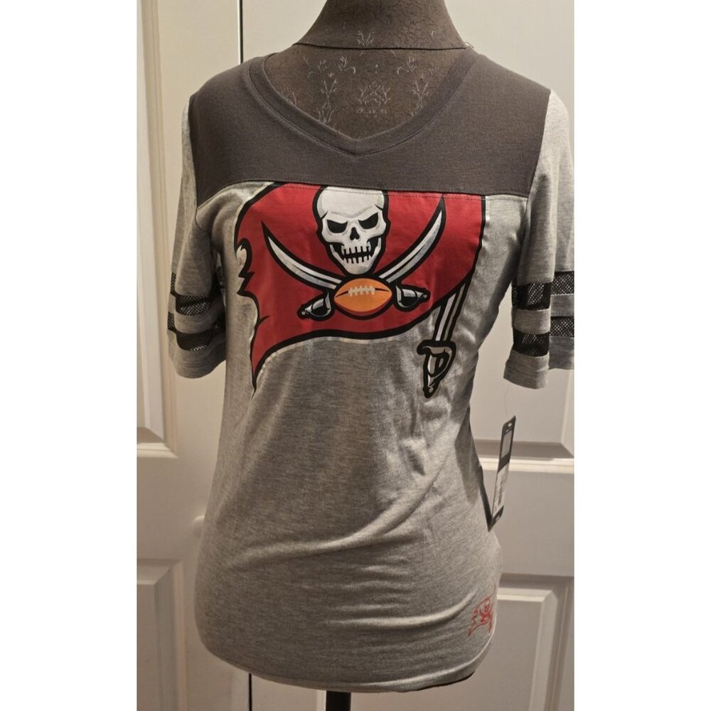 NFL Women junior size Small t shirt tampa bay buccaneers